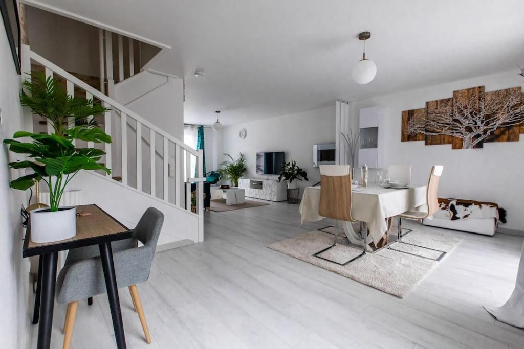 Апартаменты Forest Chic : Maison San Marina Parmain Экстерьер фото
